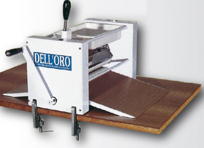 Тестораскатка Dell'Oro F480 ручная настольная с тефлоновыми крыльями 40х70см